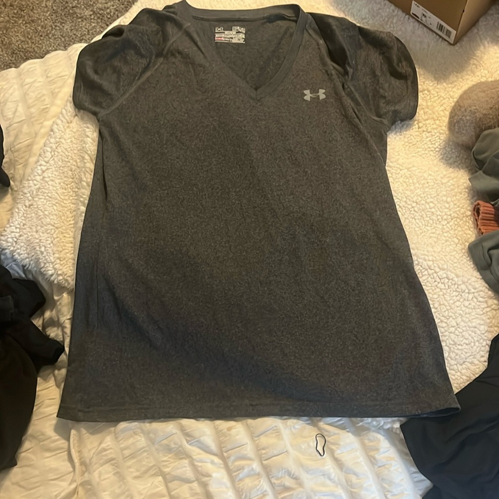 Under armor v neck gray lightly worn great condition